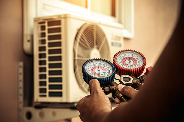 Professional Hvac technician working in Mayer, AZ